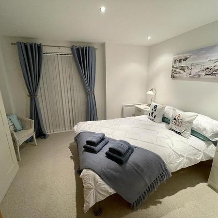 Sea View Apartment At The Beach! Llanelli Exterior photo