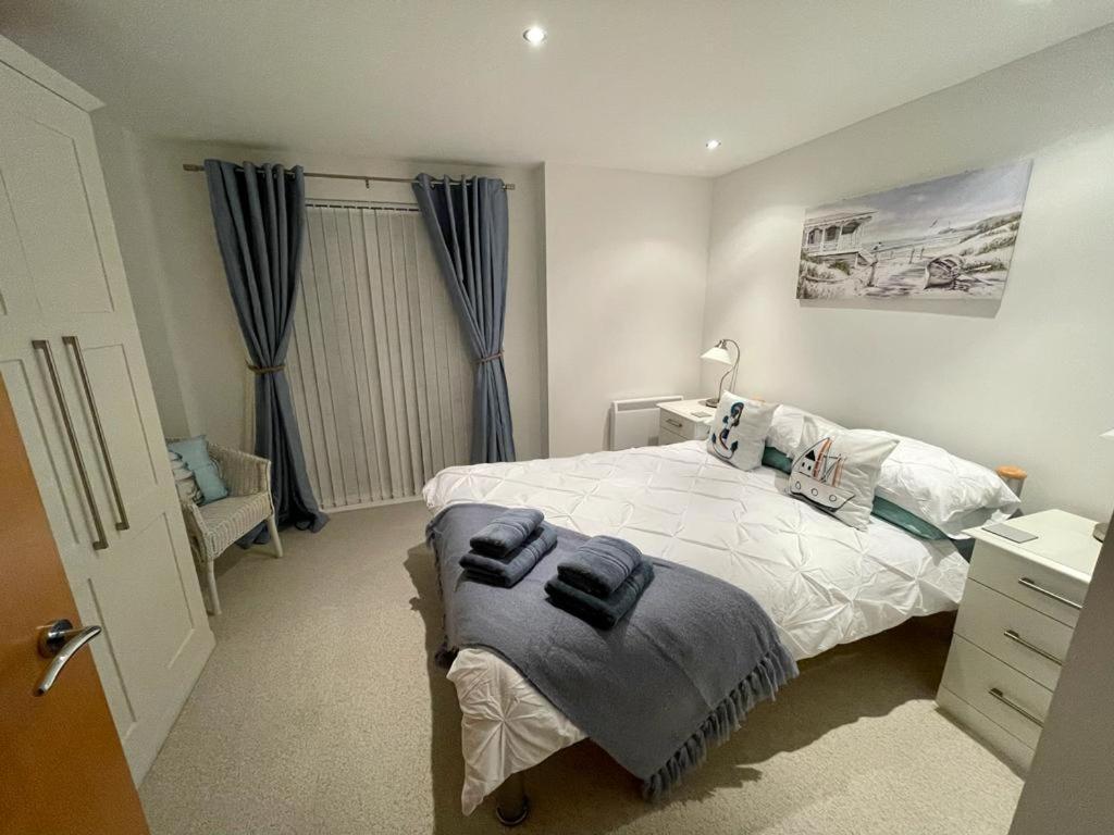 Sea View Apartment At The Beach! Llanelli Exterior photo